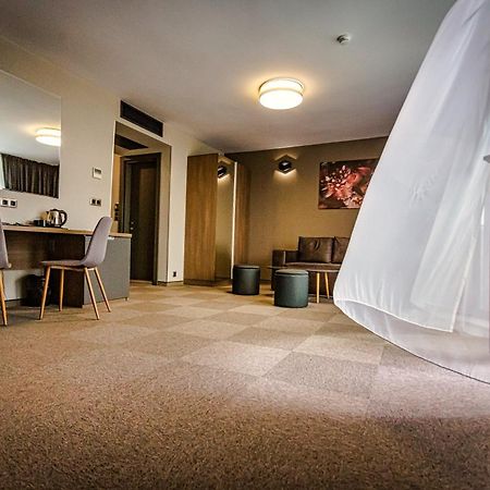 מונטנה Jitomir Hotel מראה חיצוני תמונה
