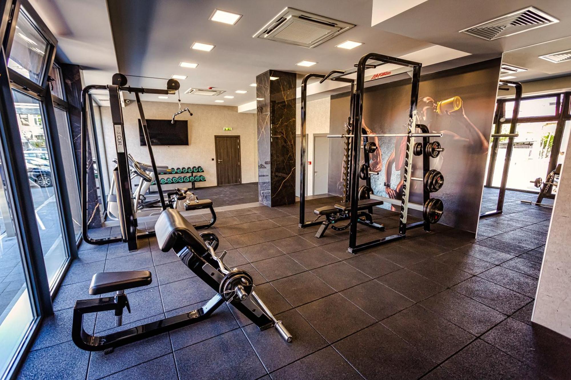 מונטנה Jitomir Hotel מראה חיצוני תמונה