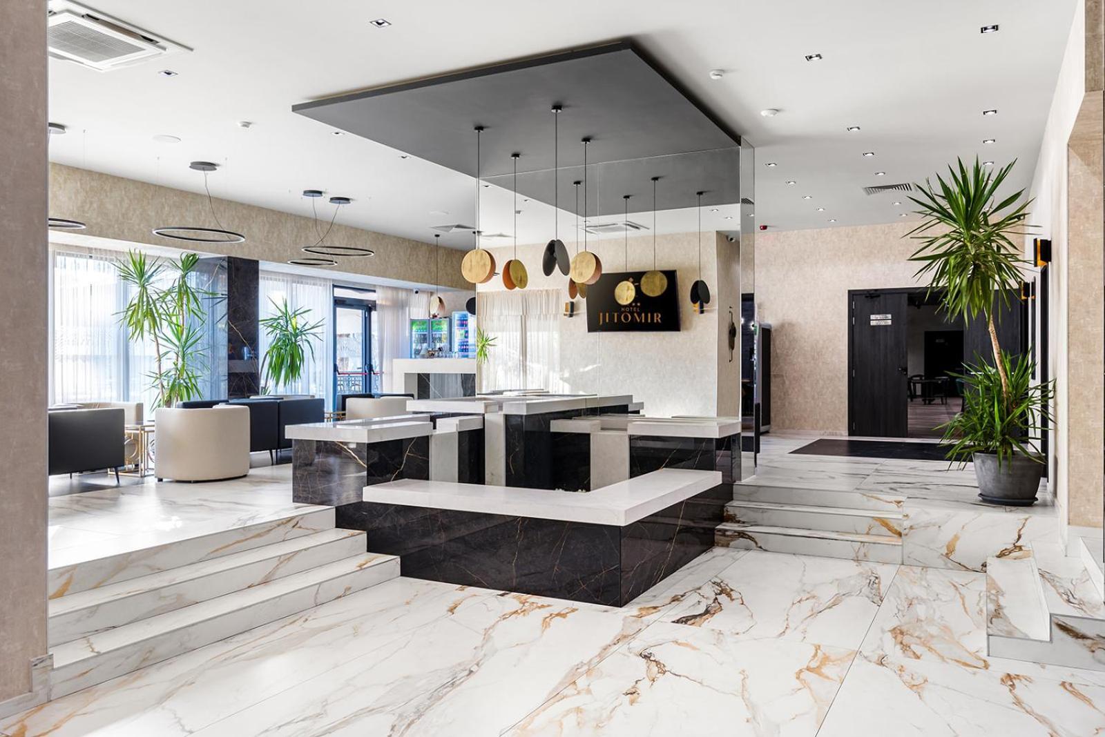 מונטנה Jitomir Hotel מראה חיצוני תמונה