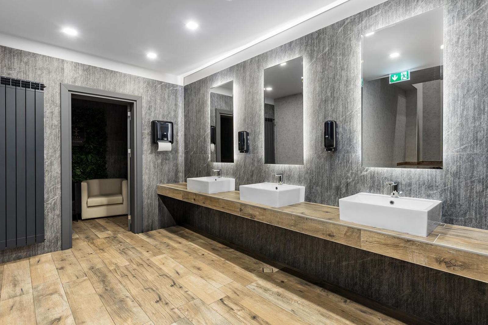 מונטנה Jitomir Hotel מראה חיצוני תמונה