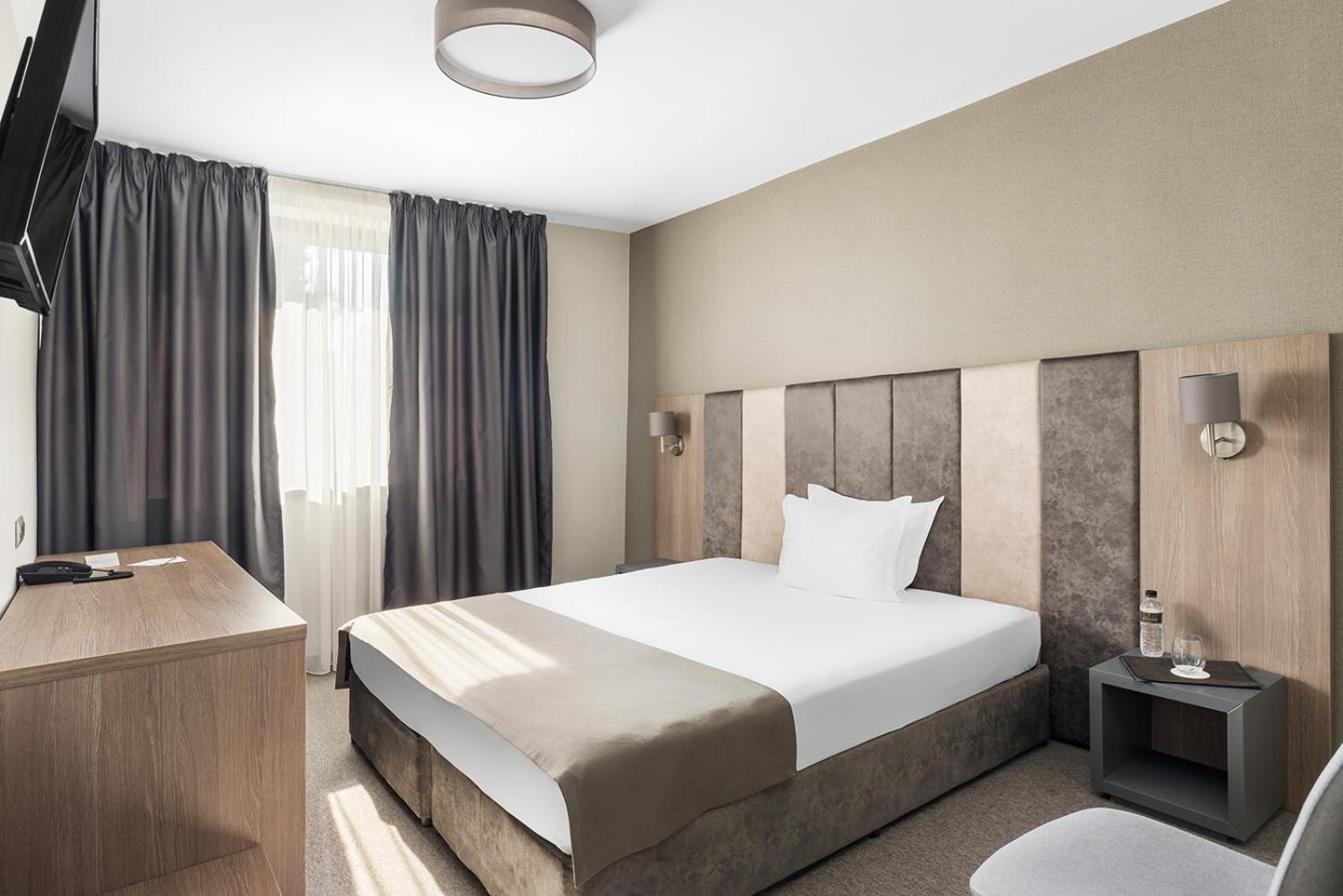 מונטנה Jitomir Hotel מראה חיצוני תמונה