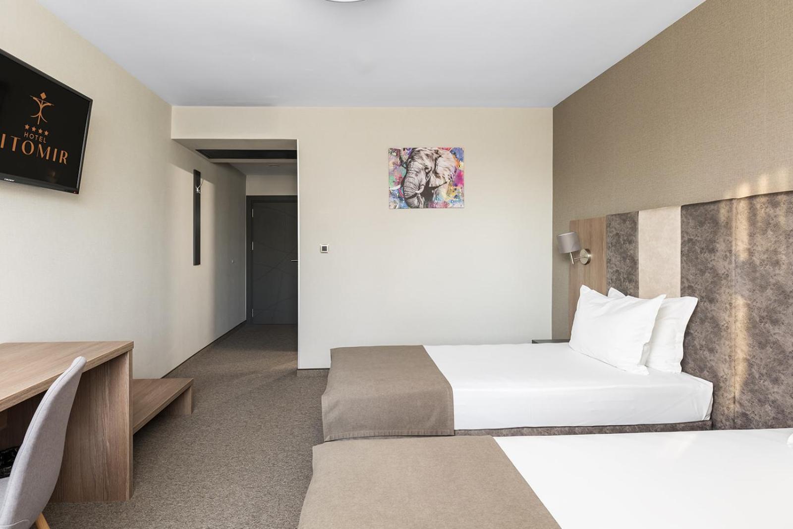 מונטנה Jitomir Hotel מראה חיצוני תמונה