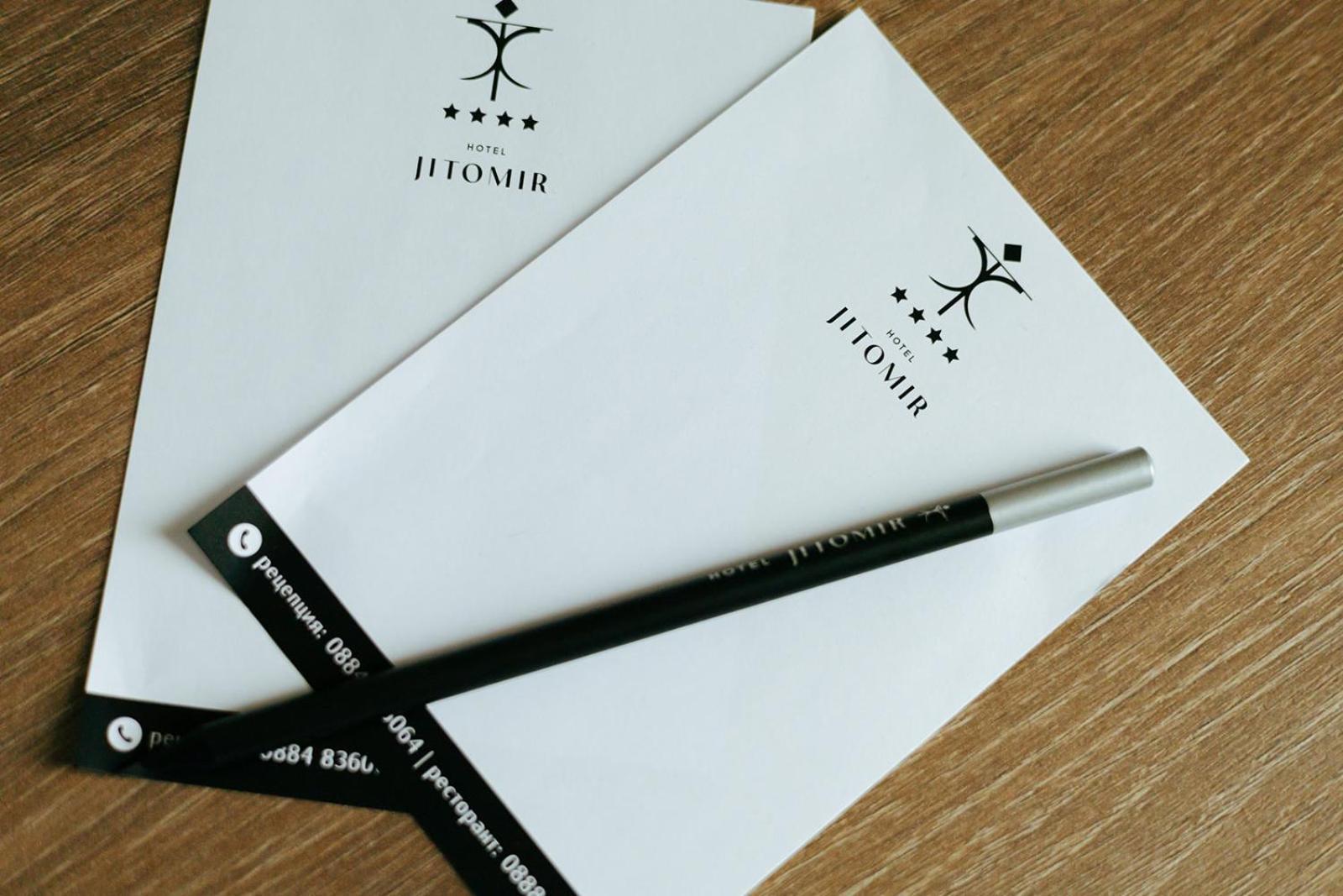 מונטנה Jitomir Hotel מראה חיצוני תמונה